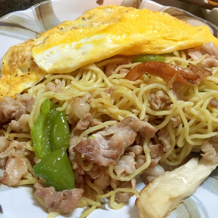 包丁いらずの簡単オム塩焼きそば！